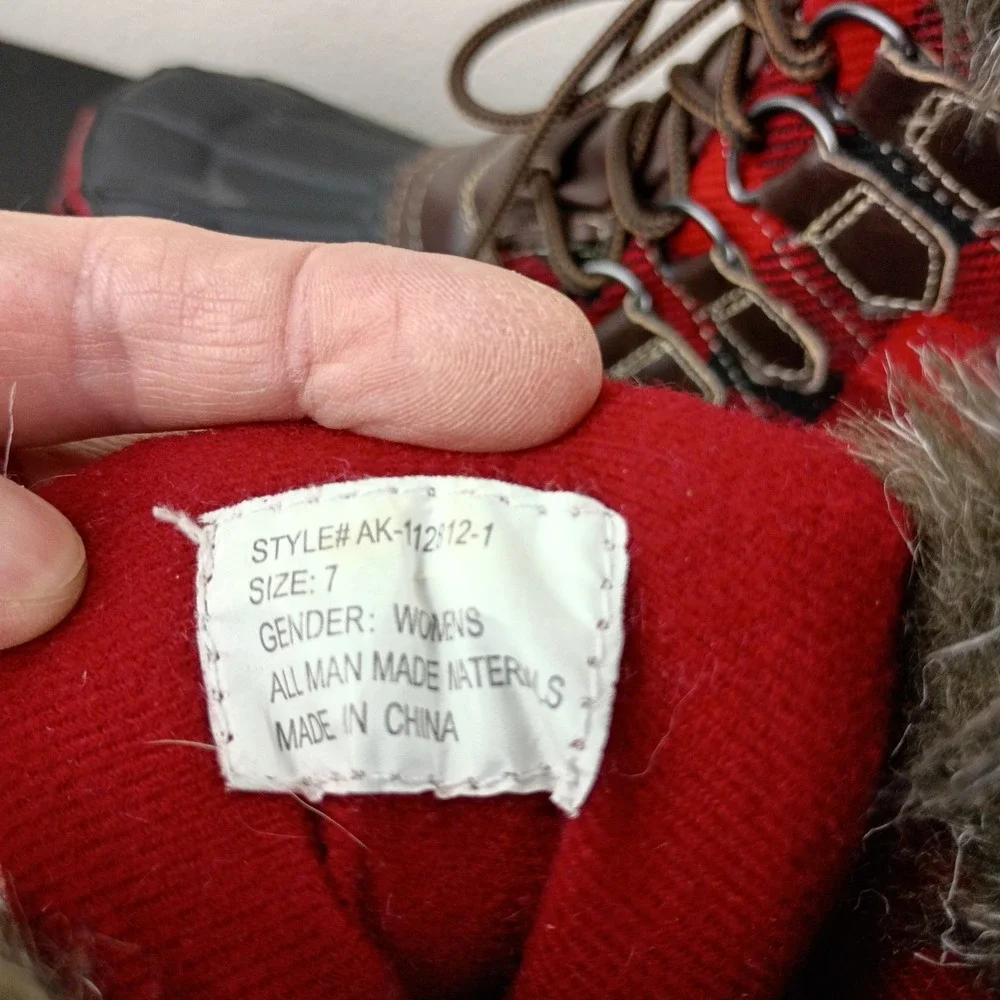 Tamarack Womens Buffalo Plaid Duck Boots Red Black Faux Fur Thinsulate Size 7